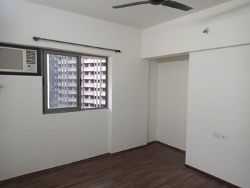 Room in 1 BHK Apartment at Squarefeet Joy square, Kasarvadavali – for Rent