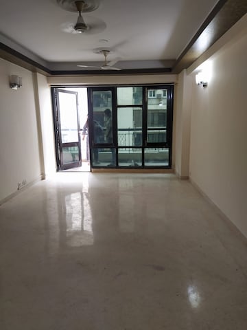 Room in 4 BHK Apartment at Eros Kenwood Tower, Charmwood Village – for Rent