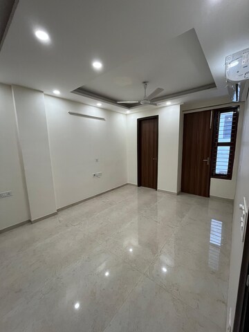 Room in 2 BHK Builder Floor at Cosmos Floors, Sector 52 – for Rent