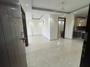 Building Lobby in 2 BHK Builder Floor at Cosmos Floors, Sector 52 – for Rent