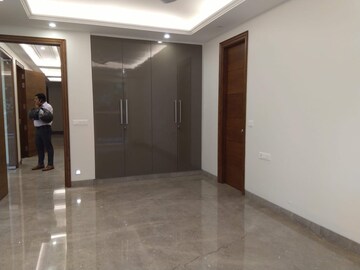 Room in 4 BHK Apartment at Sarvodaya Enclave – for Rent