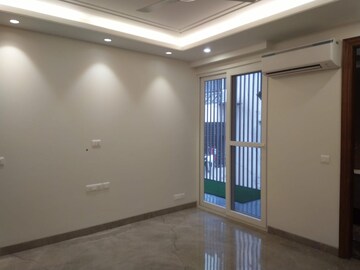 Room in 4 BHK Apartment at Sarvodaya Enclave – for Rent