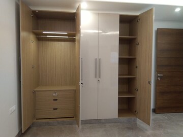 Room in 4 BHK Apartment at Sarvodaya Enclave – for Rent
