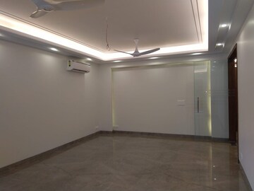 Room in 4 BHK Apartment at Sarvodaya Enclave – for Rent