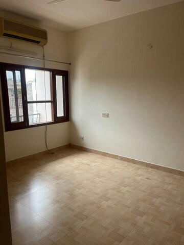 Room in 3 BHK Builder Floor at Daria – for Rent
