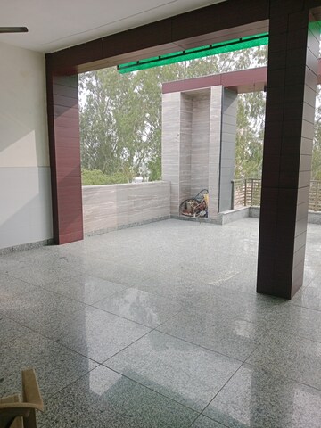 Room in 2 BHK Builder Floor at Ansals Sushant City – for Rent