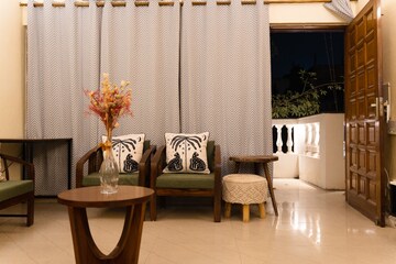 Living Room in 1 BHK Apartment at Greater Kailash ii – for Rent