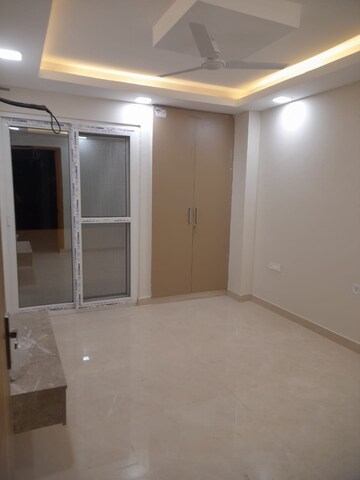 Room in 2 BHK Builder Floor at Dalanwala – for Rent