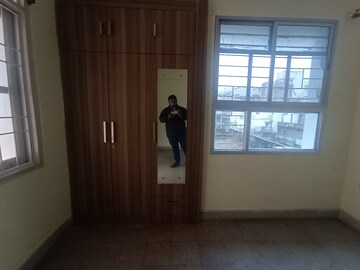 Room in 2 BHK Apartment at Exhibition Road – for Rent