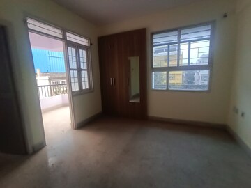 Room in 2 BHK Apartment at Exhibition Road – for Rent