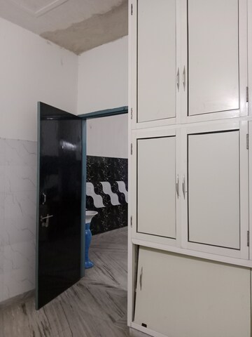 Room in 1.5 BHK Builder Floor at Sector 18 – for Rent