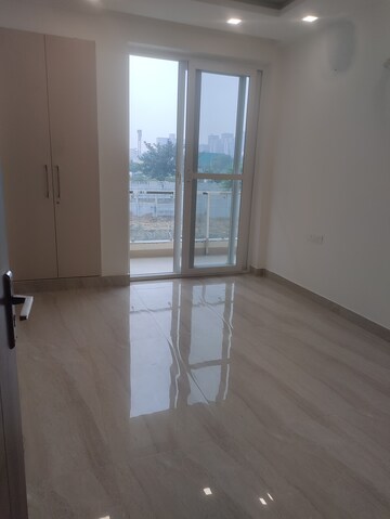 Room in 3 BHK Builder Floor at Sector 84 – for Sale