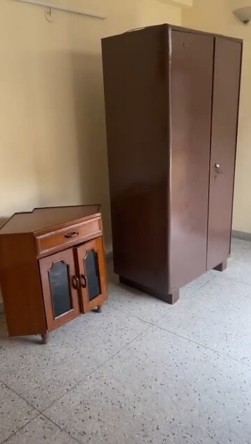 Room in 3 BHK Apartment at Sunrise Apartments Faridabad, Sector 45 – for Rent