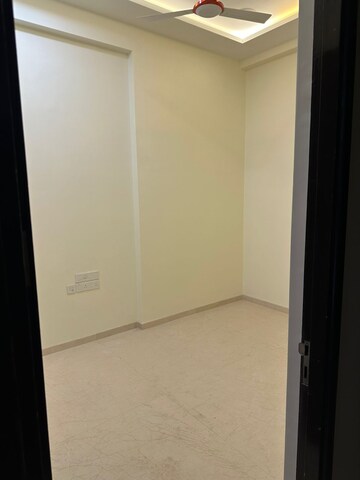 Room in 4 BHK Apartment at Kohinoor Square Altissimo, Dadar West – for Rent