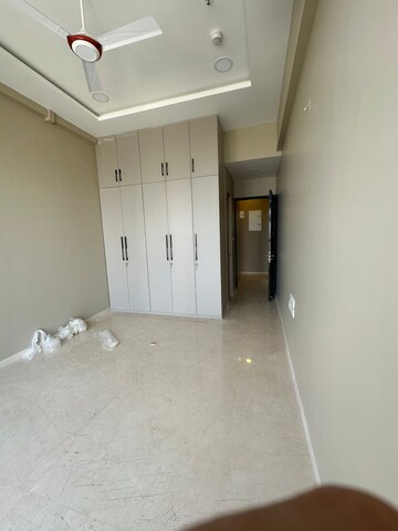 Room in 4 BHK Apartment at Kohinoor Square Altissimo, Dadar West – for Rent