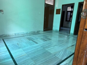 Room in 2 BHK Apartment at Sector 50 – for Rent