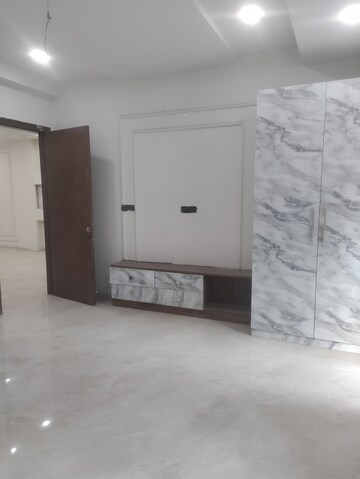 Room in 4 BHK Builder Floor at Sector 85 – for Sale