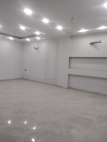 Room in 4 BHK Builder Floor at Sector 85 – for Sale