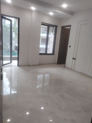 Room in 4 BHK Builder Floor at Sector 85 – for Sale