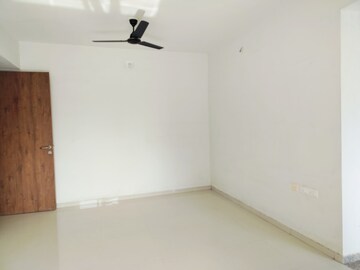 Room in 2 BHK Apartment at Near Vaishno Devi Circle On Sg Highway – for Rent