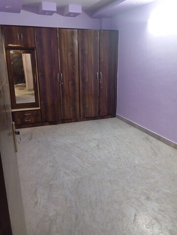 Furnished Amenities in 2.5 BHK Builder Floor at Krishna Nagar – for Rent