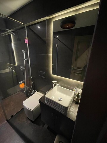 Team Area in 2 BHK Apartment at Paramount Towers, Khar West – for Sale