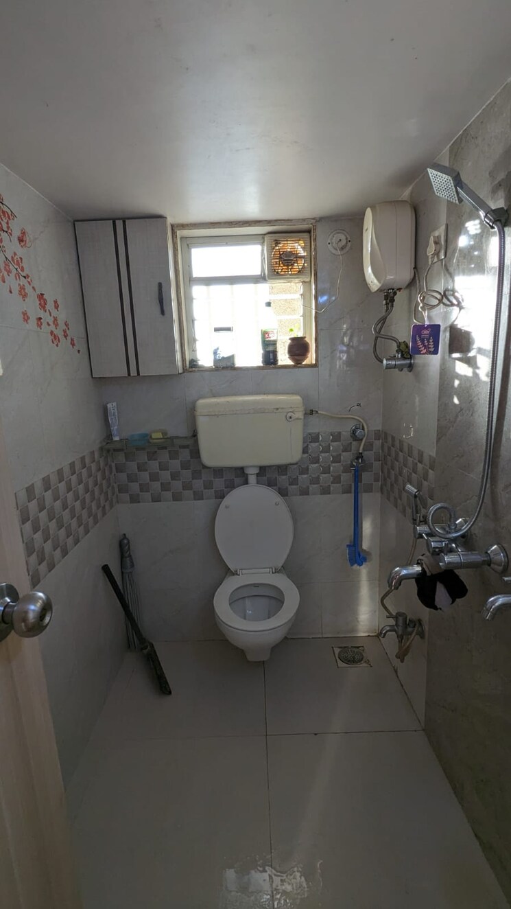 Bathroom, unique-aurum 2 Bedroom 670 Sq.Ft. Apartment In Mira Road Thane 8025766