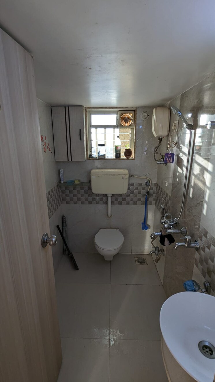 Bathroom, unique-aurum 2 Bedroom 670 Sq.Ft. Apartment In Mira Road Thane 8025766