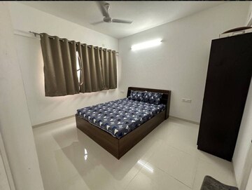 Bedroom in 2 BHK Apartment at Amanora Gold Towers, Hadapsar – for Rent