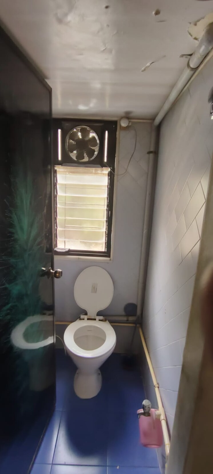 Bathroom, gee-jumbo-darshan 1 Bedroom 550 Sq.Ft. Apartment In Andheri East Mumbai 8025891