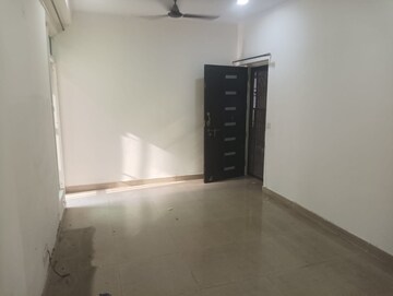 Room in 3 BHK Apartment at Gaur City 2  – for Rent