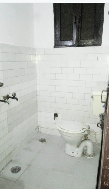 Bathroom in 1 RK Villa at Sector 26 – for Rent