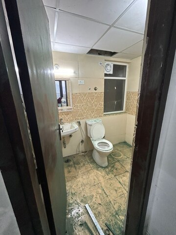 Bathroom in 2.5 BHK Apartment at Amrapali Riverview, Amrapali Leisure Valley – for Rent