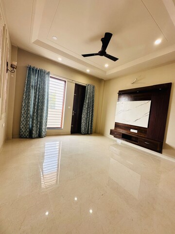 Room in 5 BHK Villa at Mansarovar Extension – for Sale