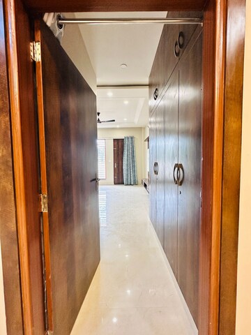 Room in 5 BHK Villa at Mansarovar Extension – for Sale