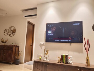Furnished Amenities in 2 BHK Apartment at Hiranandani Castle Rock, Powai – for Rent