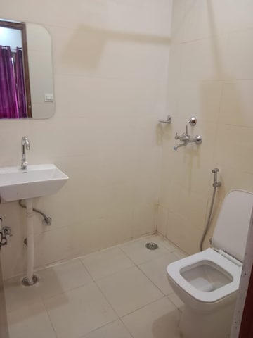 Bathroom in 1 RK Builder Floor at Sector 46 – for Rent
