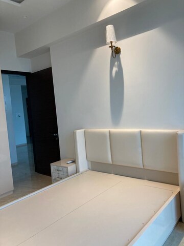Room in 3 BHK Apartment at Raheja Imperia, Worli – for Rent