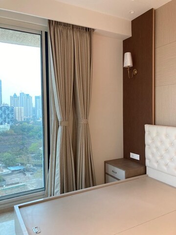 Room in 3 BHK Apartment at Raheja Imperia, Worli – for Rent
