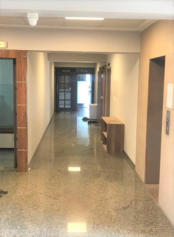 Room in  Office Space at Thaltej – for Rent