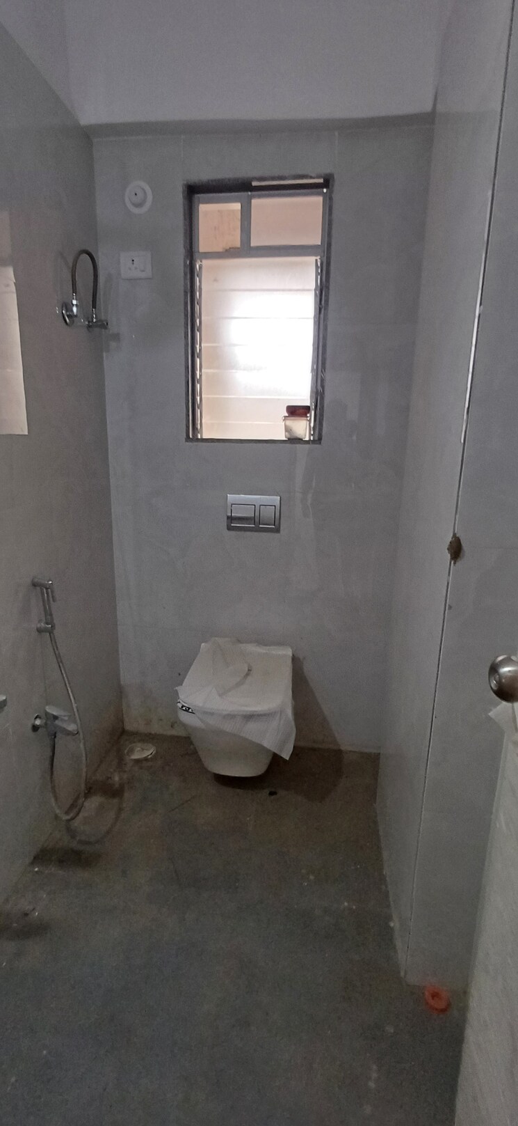 Bathroom, maheshwari-niketan-apartment 2 Bedroom 750 Sq.Ft. Apartment In Uthalsar Thane 8026094