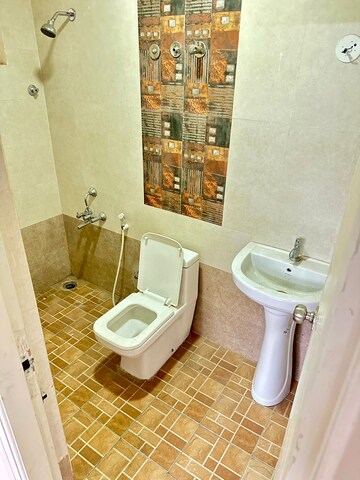 Bathroom in 2 BHK Apartment at Coles Pinnacle, Frazer Town – for Sale