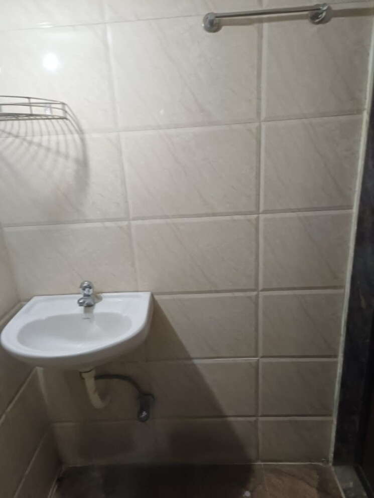 Bathroom, rosa-gardenia 1 Bedroom 770 Sq.Ft. Apartment In Ghodbunder Road Thane 8026216