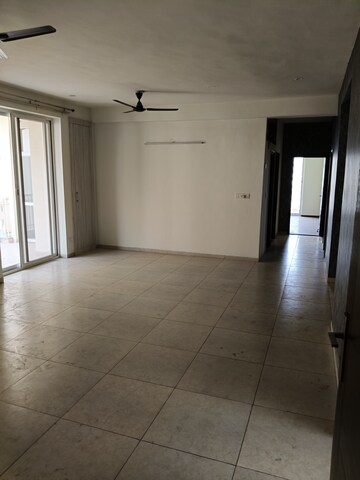 Room in 3 BHK Apartment at Sushma Infinium, Ghazipur – for Rent