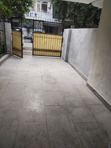 Master Bedroom in 3 BHK Builder Floor at Greater Kailash ii – for Rent