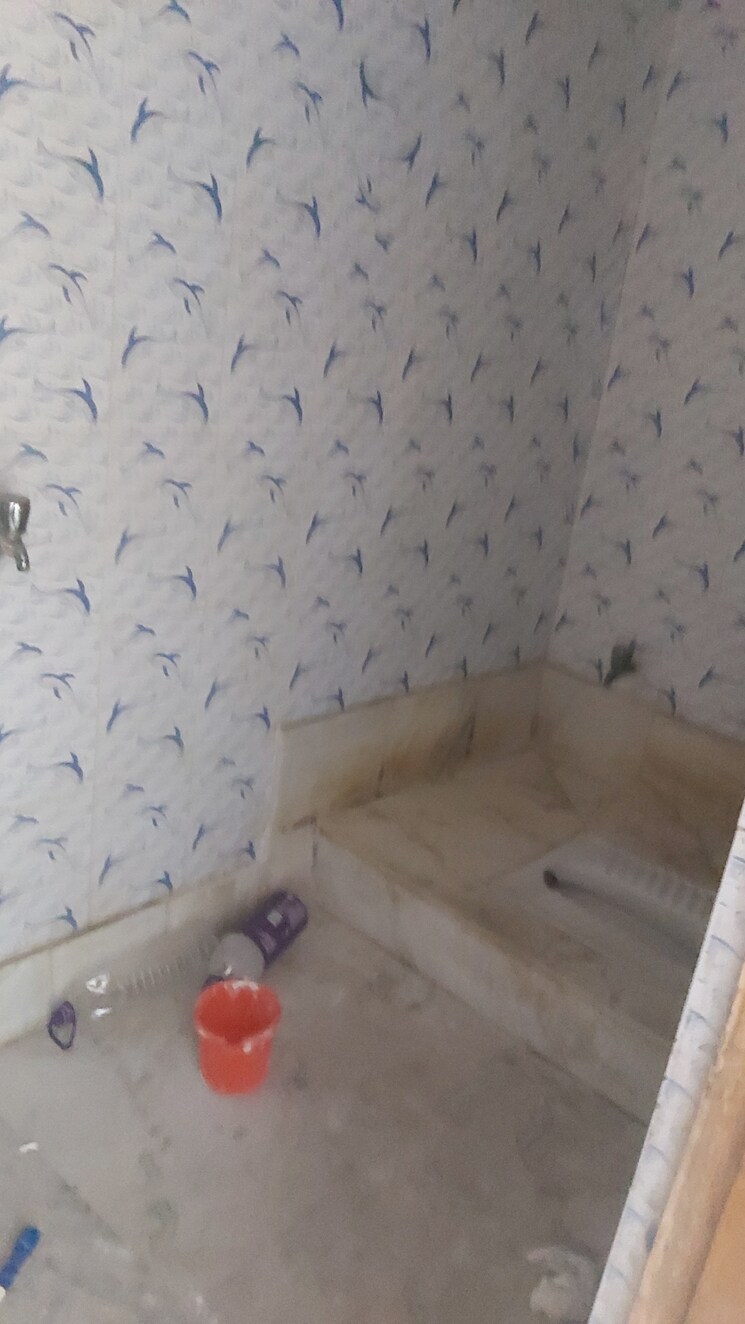 Bathroom, mayur vihar 1.5 Bedroom 550 Sq.Ft. Builder Floor In Mayur Vihar Delhi 8026334