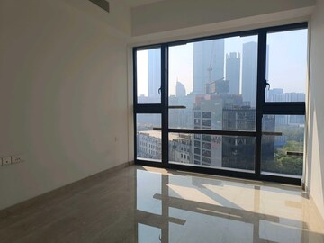 Room in 4 BHK Apartment at Lodha Trump Tower, Worli – for Rent
