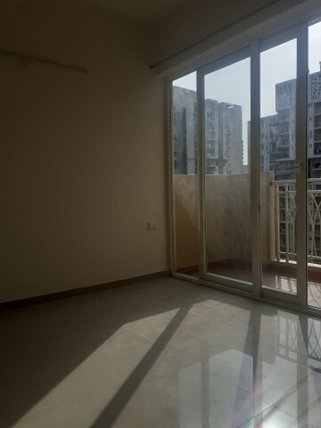 Room in 2.5 BHK Apartment at Mahagun Mywoods, Sector 16c Greater Noida – for Rent