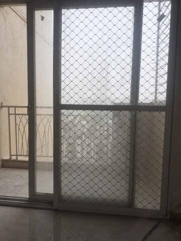Room in 2.5 BHK Apartment at Mahagun Mywoods, Sector 16c Greater Noida – for Rent