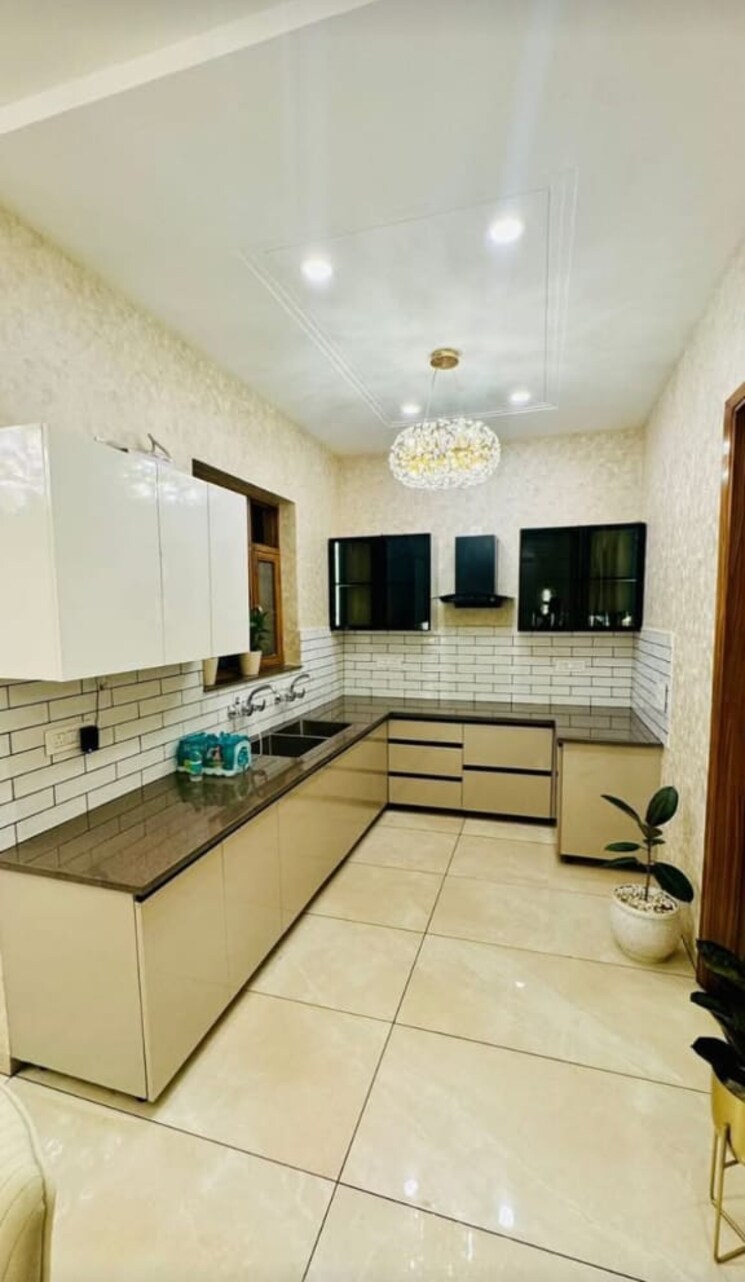 Bedroom, sector 61 4 Bedroom 450 Sq.Mt. Apartment In Sector 61 Noida 8026405